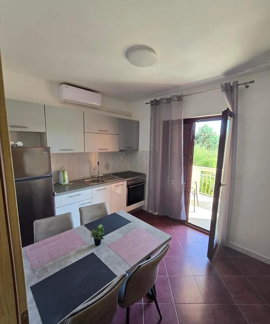 Apartment Gina Zaton